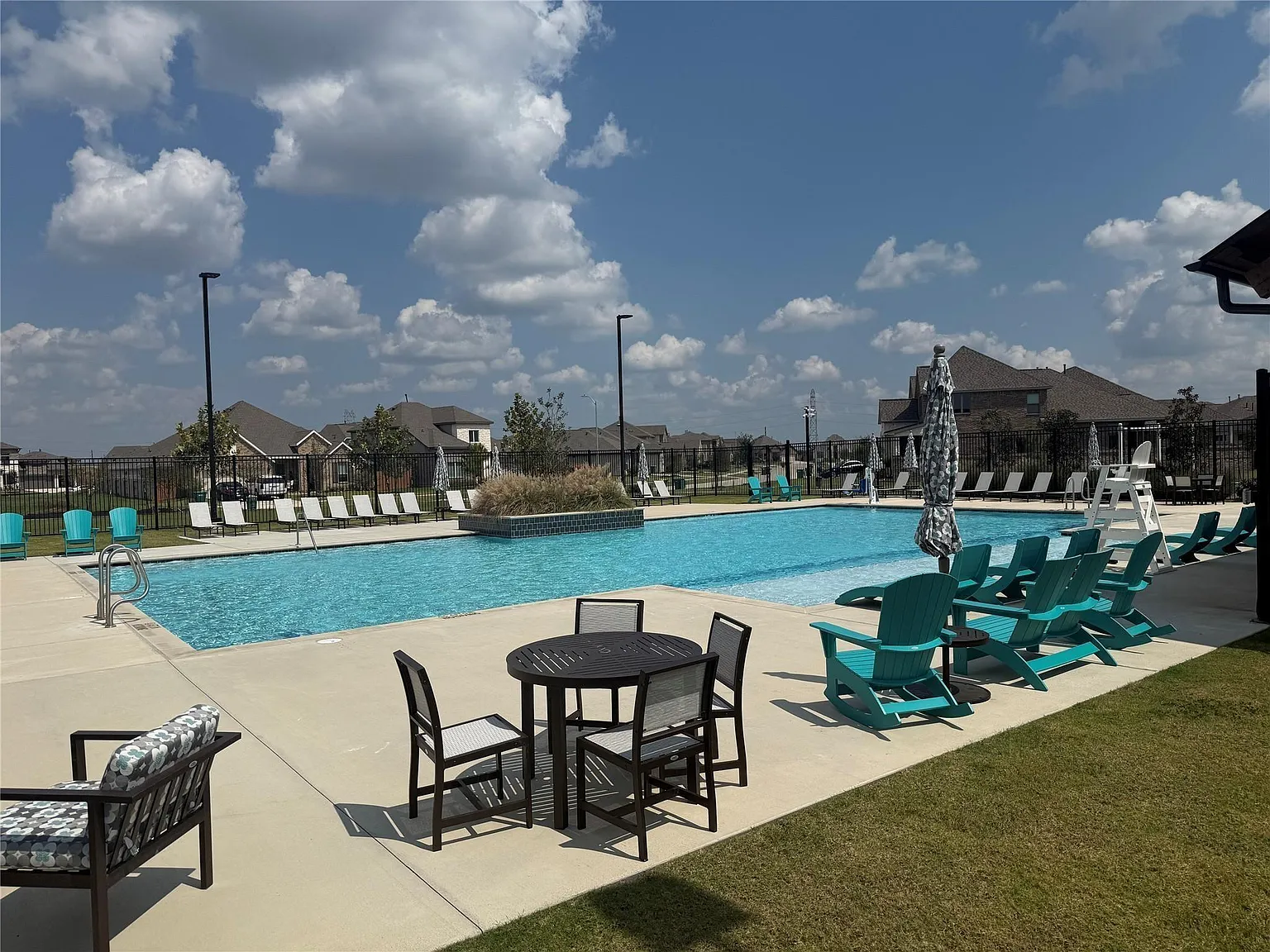 4 bed, 2.0 bath, 1788 sqft, $2,200 — Photo 3