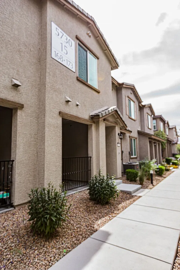 3 Bedroom Townhome in Northwest Las Vegas — Photo 2