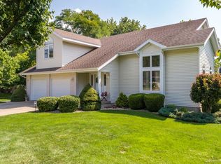 2706 Deerhaven Dr, Effingham, IL 62401