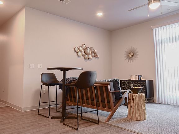 5th image of 201 S Walnut St #11051521