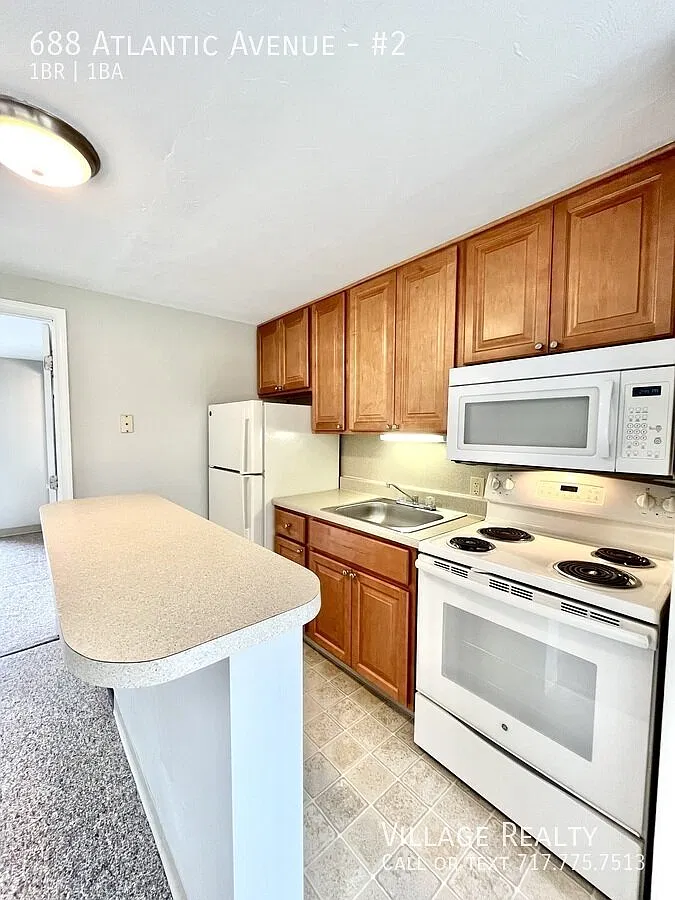 Budget-Friendly newly-remodeled 1-bed with on-site laundry in Red Lion! — Photo 1