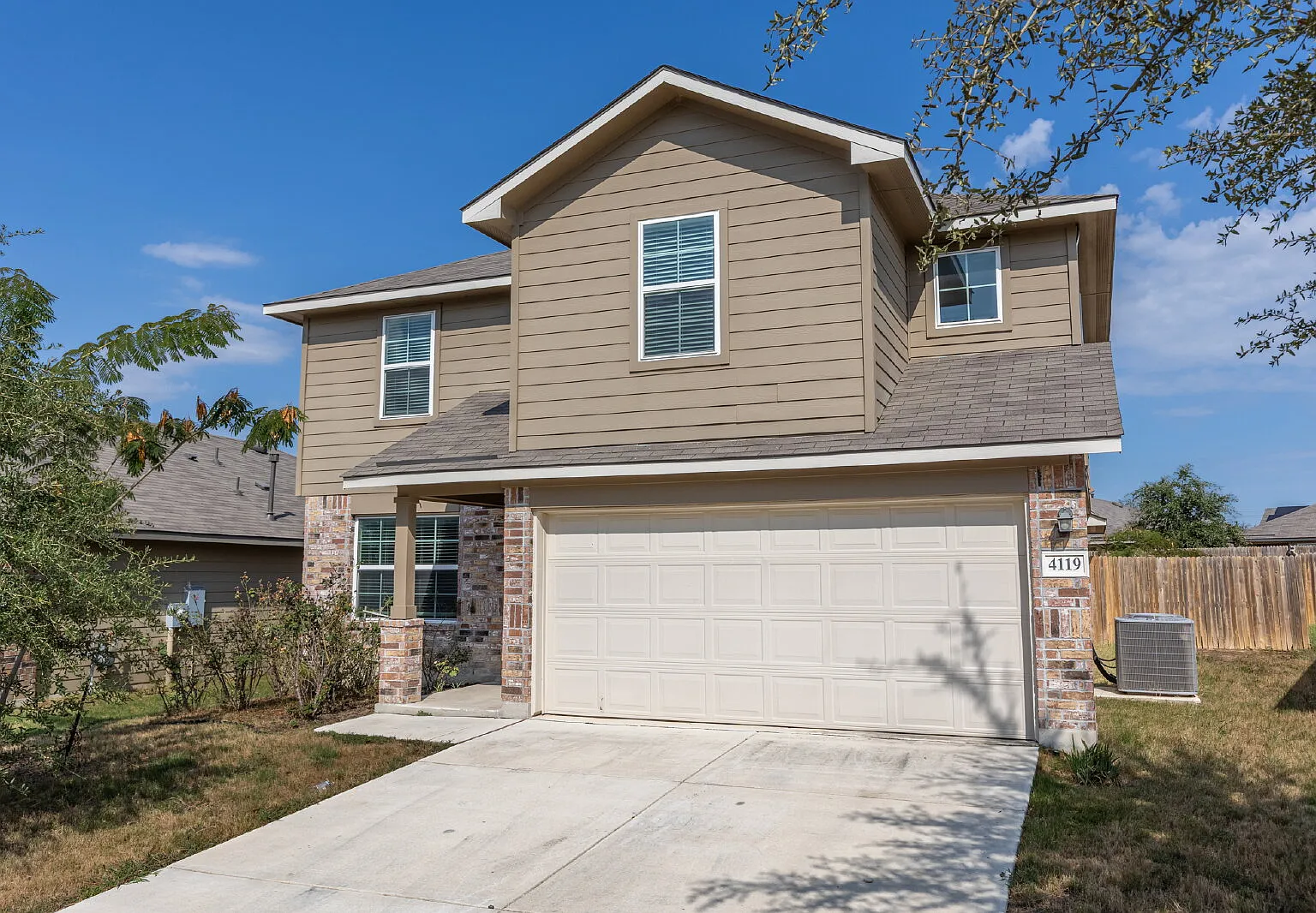 5 bed, 2.0 bath, 2538 sqft, $2,250 — Photo 1
