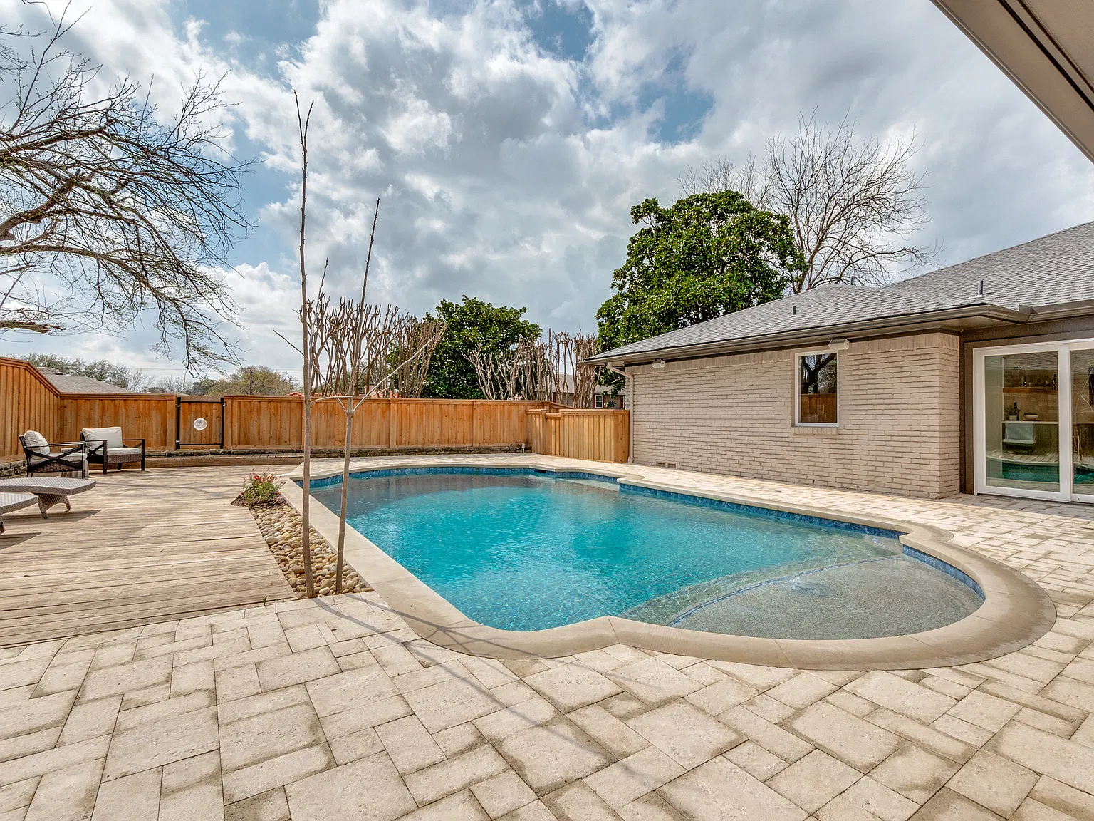 3 bed, 2903 sqft, $6,000 — Photo 2