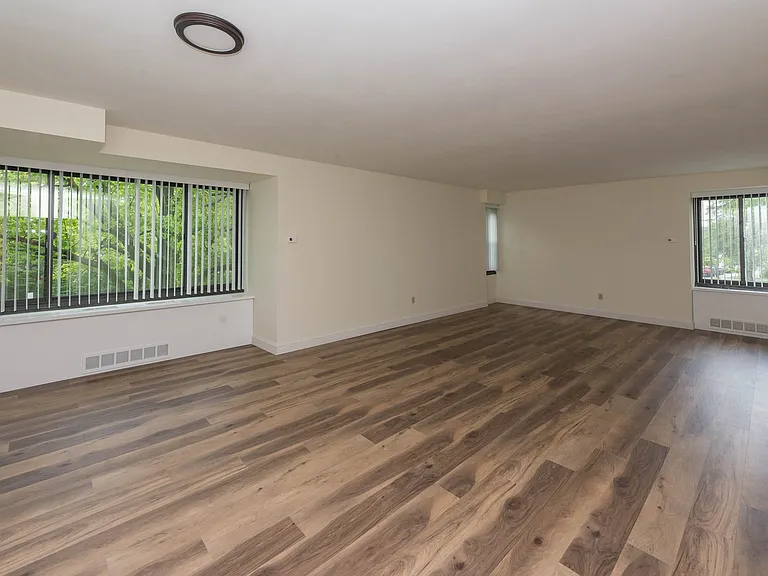 Lakewood Apartments — Photo 23