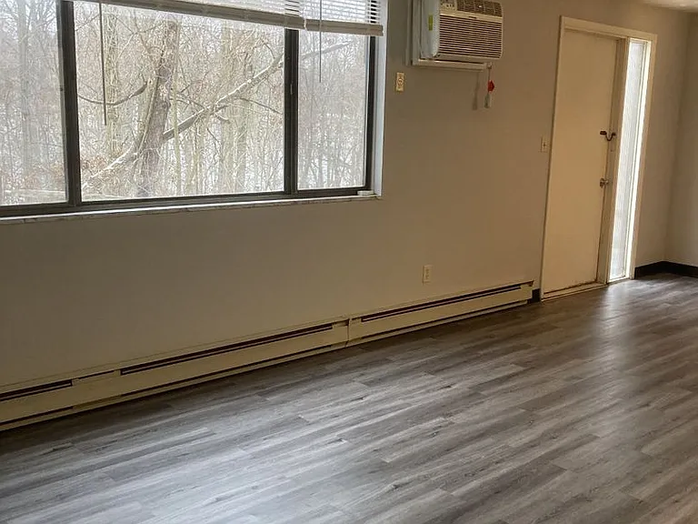Hillcrest Avenue Apartments — Photo 3