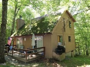 108 Powderhorn Dr, Lackawaxen, PA 18435