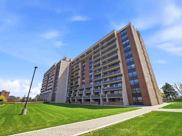 2929 Aquitaine Ave #215, Mississauga, ON L5N 2C7