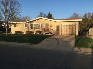 972 Dell Ave, Dickinson, ND 58601