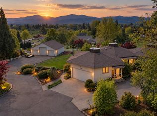 2340 Hillside Dr, Central Point, OR 97502