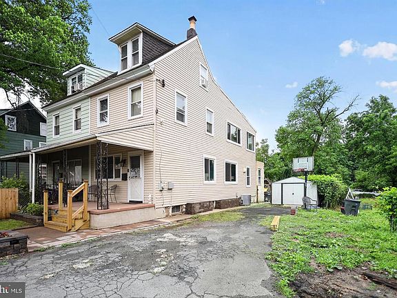 3rd image of 8 Blakiston St