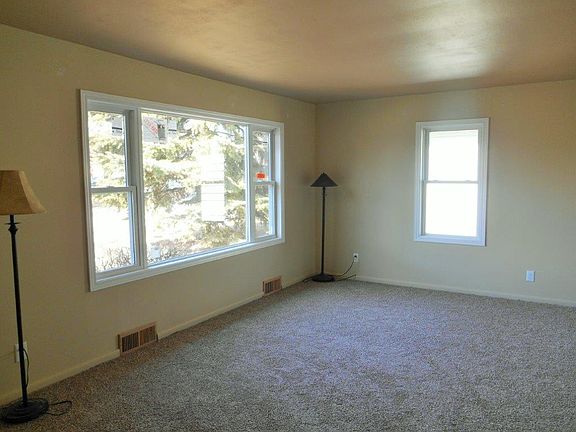 2nd image of 1541 1st St SE