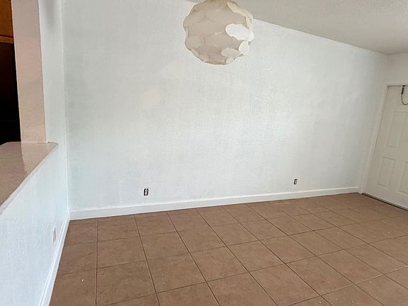 5th image of 2607 NE 8th Ave APT 3