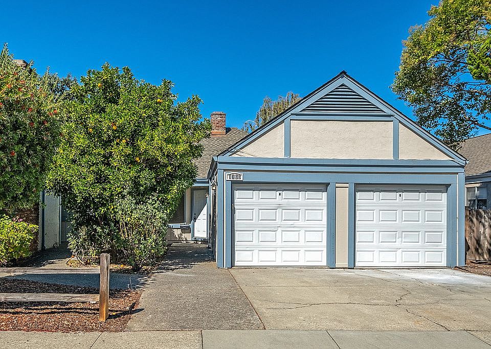 Entrance & Detached Garage