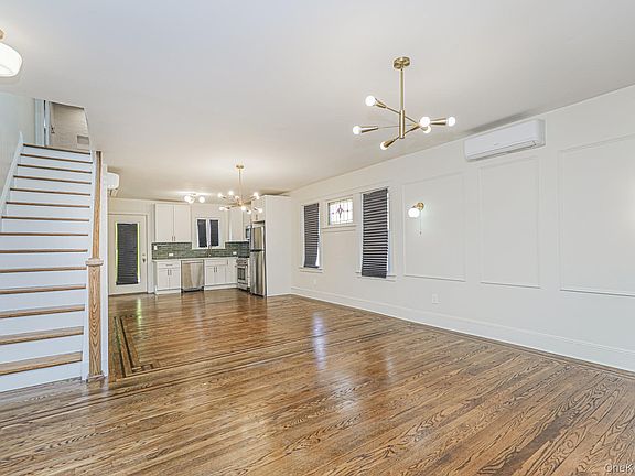 5th image of 332 Willowbrook