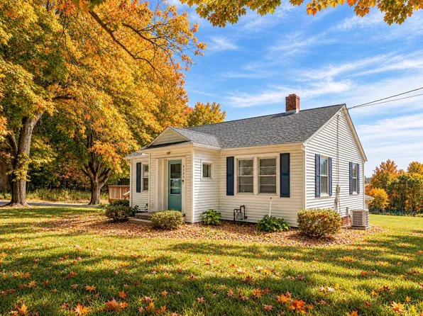 9100 E 500 S, Wolcottville, IN 46795
