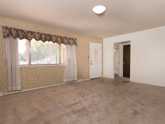 4th image of 812 Tahiti Dr