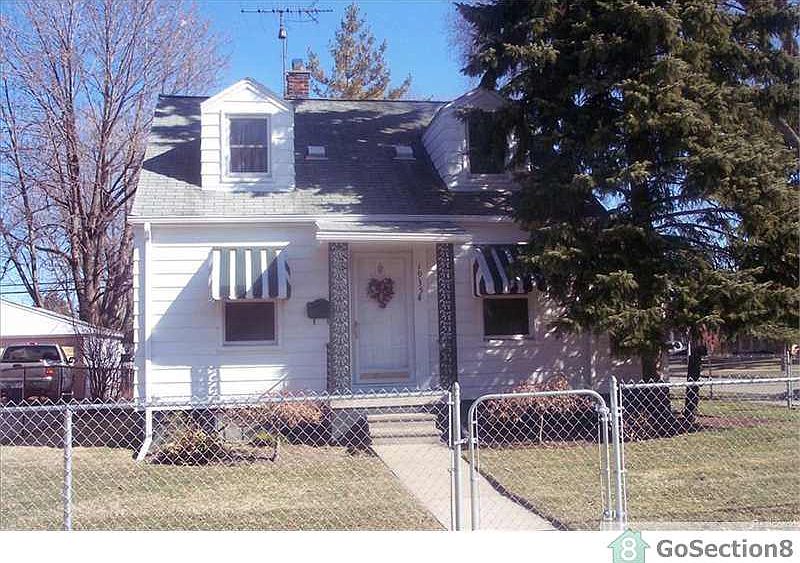 1st image of 19358 Beaconsfield St