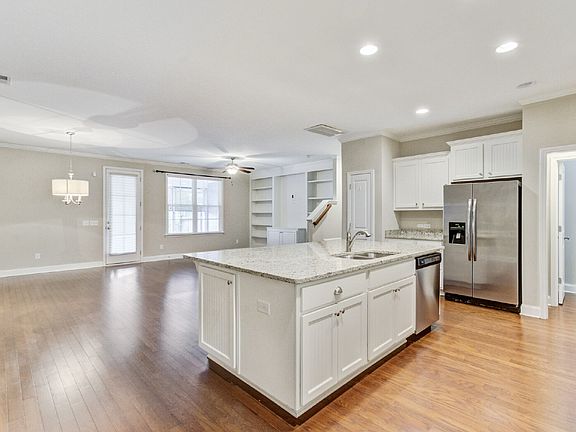 4th image of 2005 Kings Gate Ln