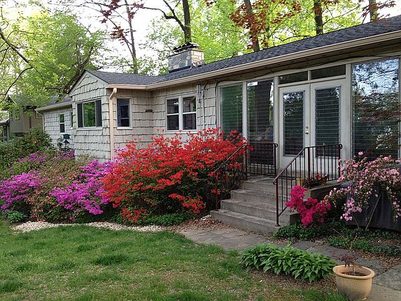3 season sunrm w/garden view