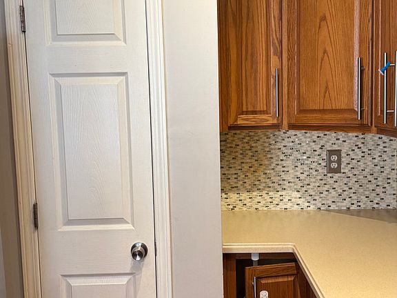 5th image of 6 Kissam Ct
