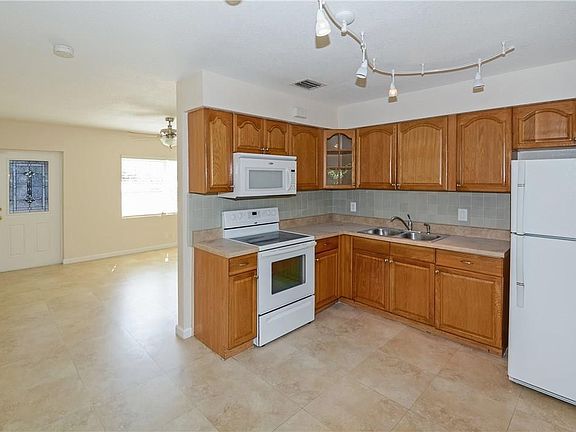 4th image of 1413 NW 6th Avenue