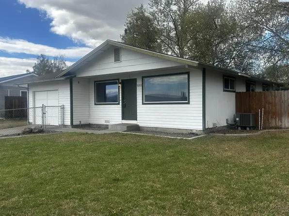 1203 12th St, Benton City, WA 99320