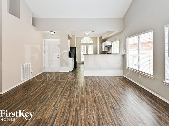 4th image of 11811 Meadowchase Dr