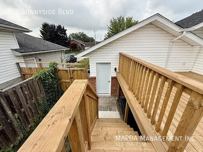 355 Sunnyside Blvd — Photo 21