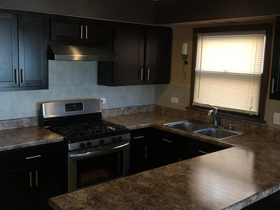Kitchen w/stainless appliances