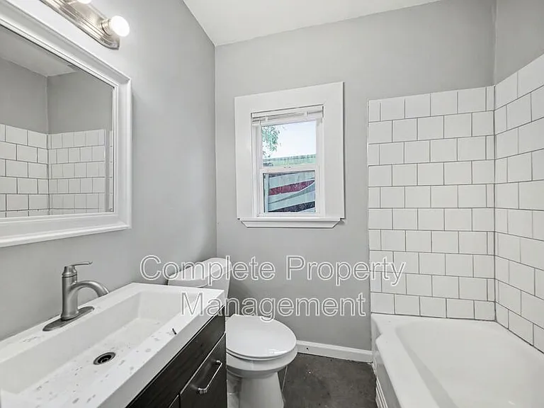 1900 Saint Charles Ave SW — Photo 13