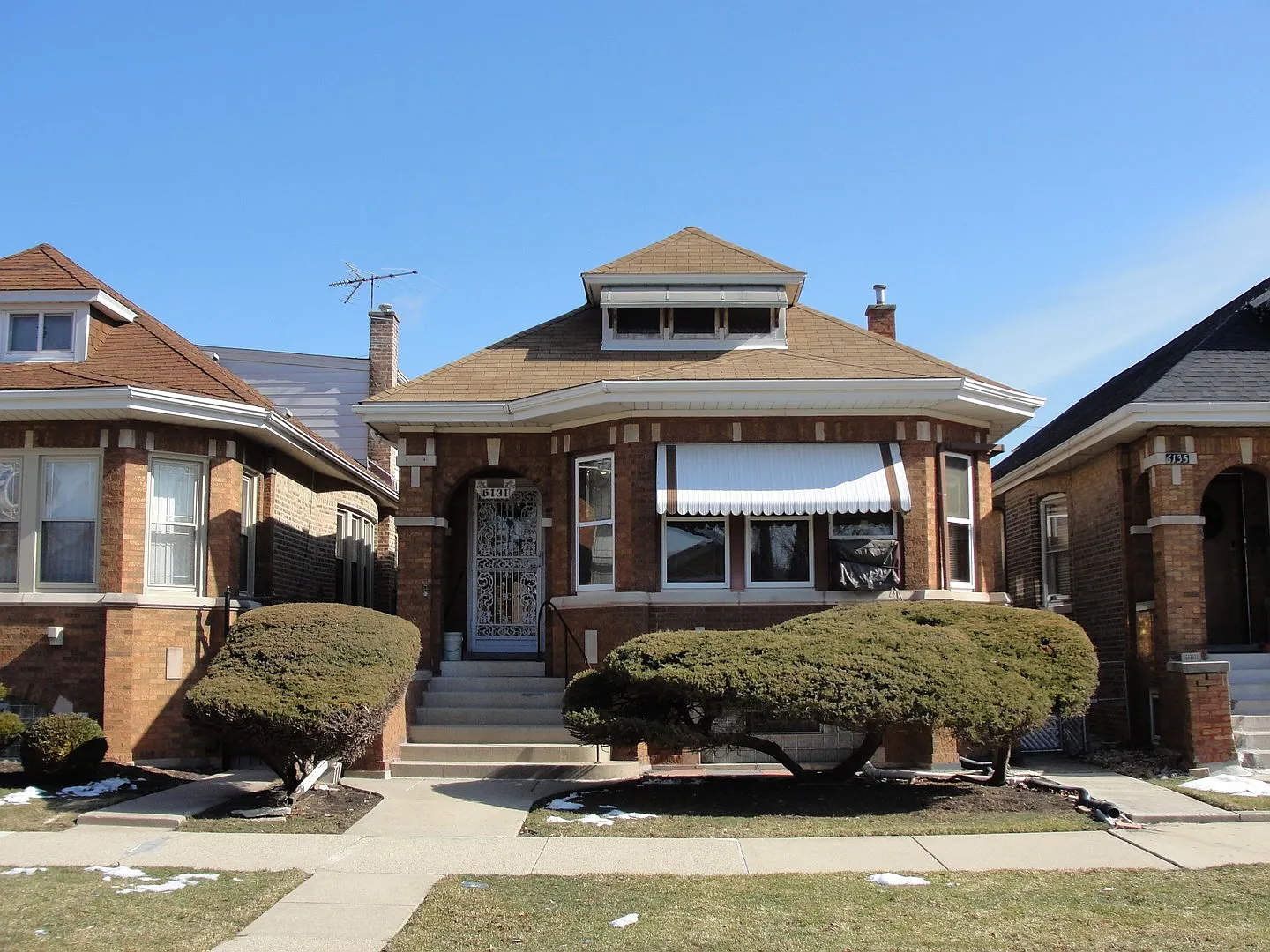 6131 S Kedvale Ave photo 1