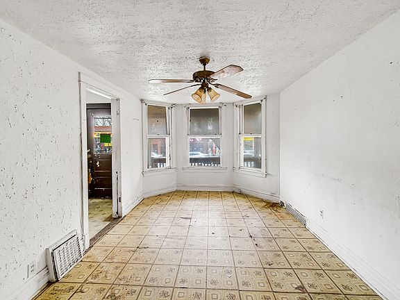 3rd image of 3815 W Montrose Ave