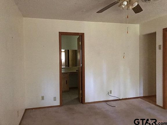 3rd image of 115 Kingswood Dr
