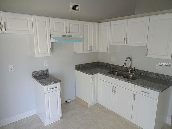 5th image of 10118 Chimney Hill Ct