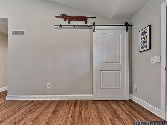 4th image of 1002 Brackett Rd