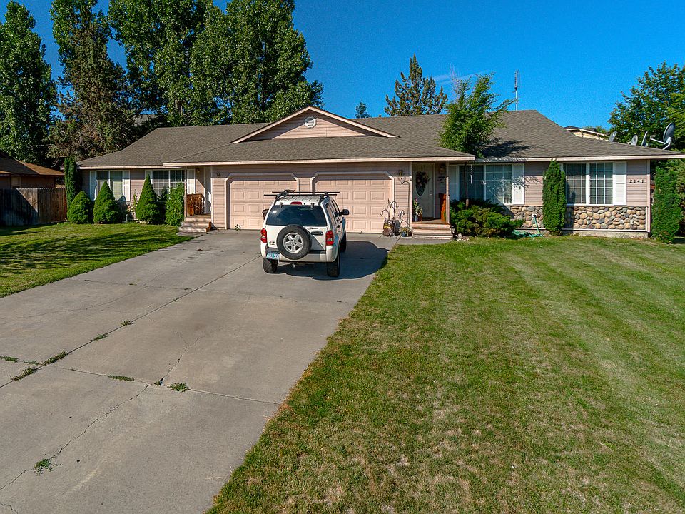 2nd image of 2141 SW Canyon Dr