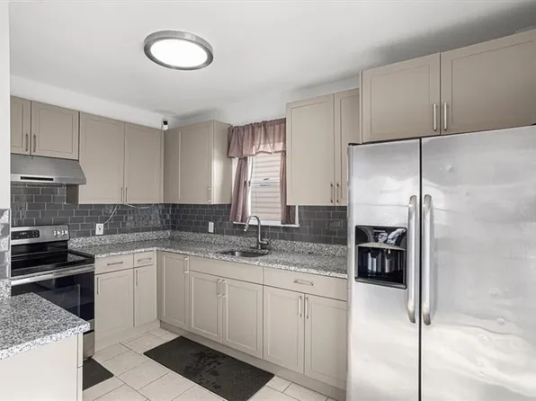 358 Northup St, Cranston, RI 02905