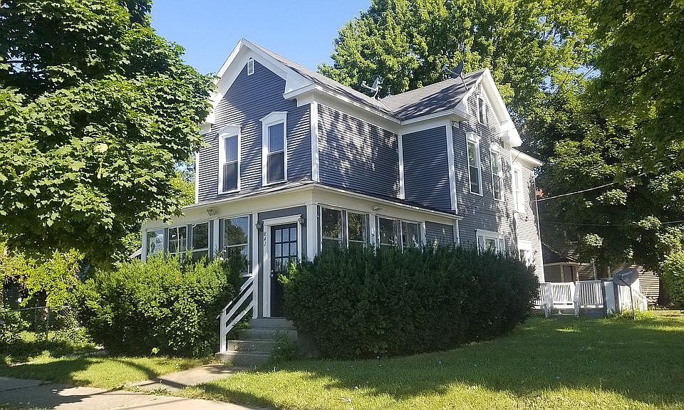 1st image of 843 2nd St NW #2
