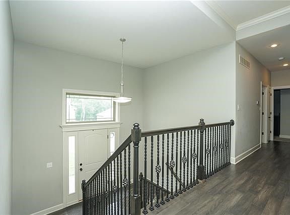 3rd image of 1409 NW Burr Oak Ln