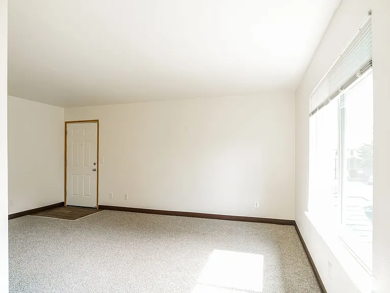 Brighton Park East Apartments — Photo 4