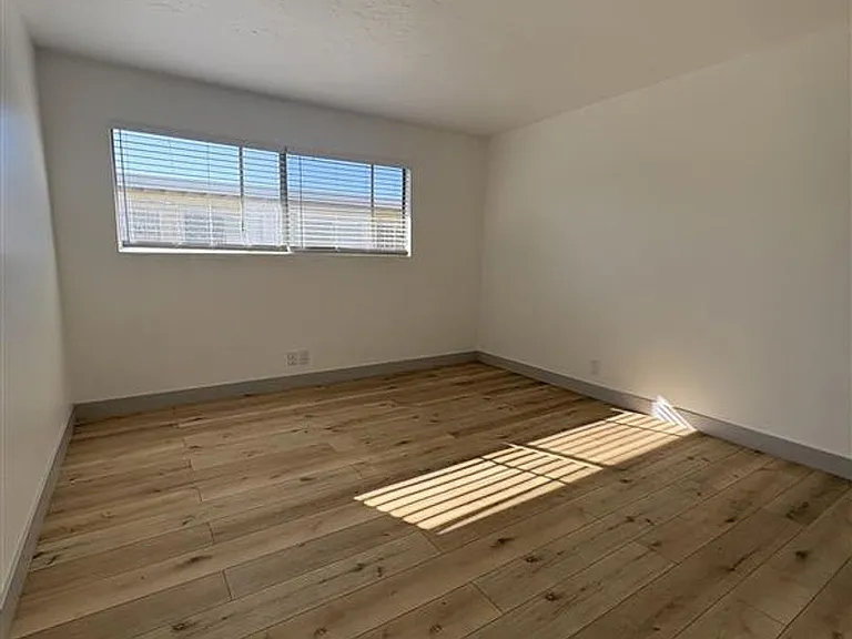 5505 Ackerfield Ave in Long Beach — Photo 17