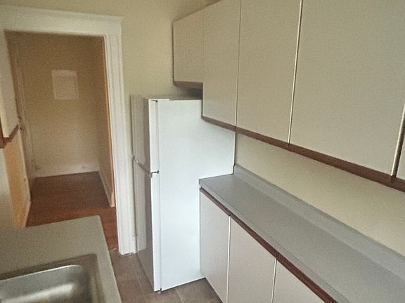 3rd image of 139 W Emerson St #26