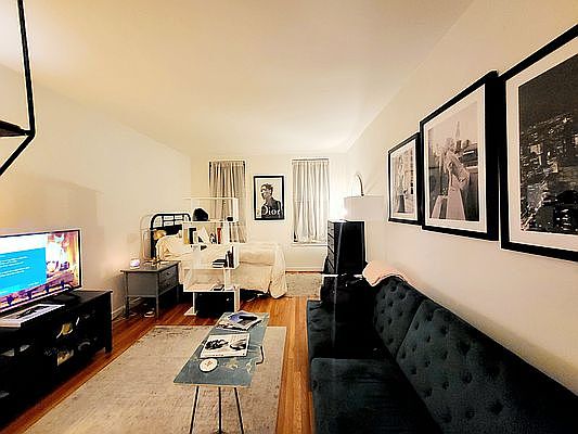 2nd image of 302 E 38th St #2D
