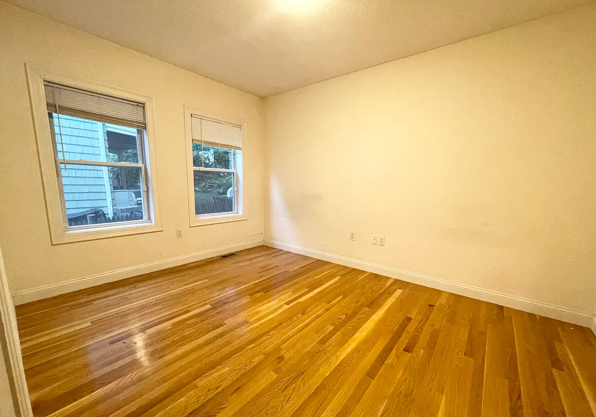 4 bed, 9999 sqft, $4,000 — Photo 2