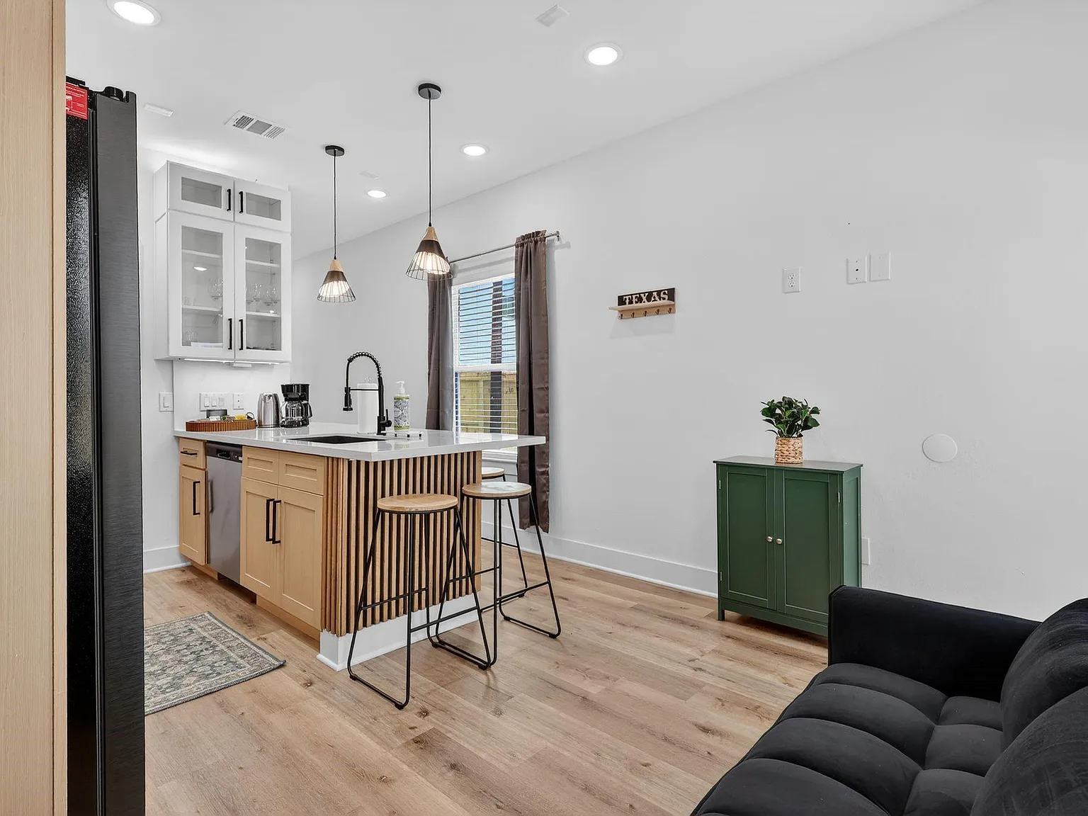 2 bed, 1.5 bath, $2,900 — Photo 3