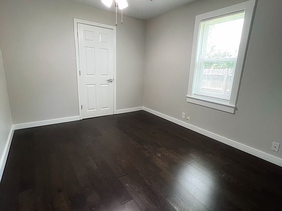 5th image of 826 Carlson Dr