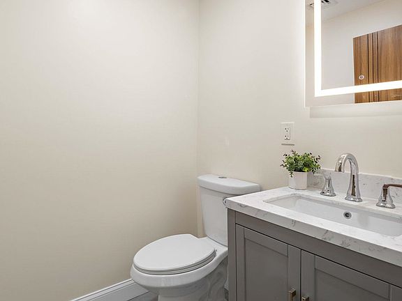 5th image of 79 E 23rd St
