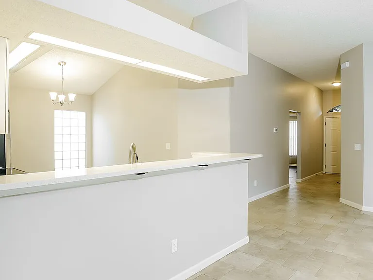 1126 E Brookwood Bluff Rd — Photo 6