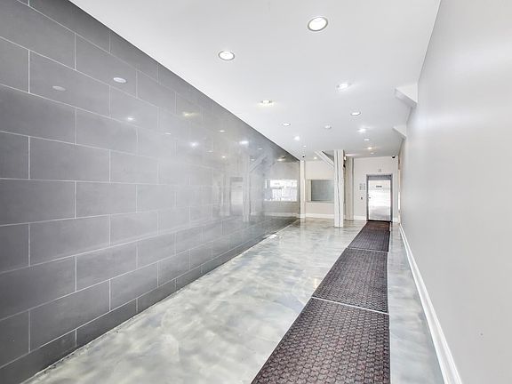 2nd image of 1760 W Wrightwood Ave APT 102
