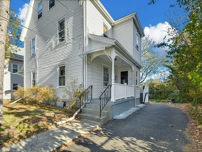 10 Middle St — Photo 12